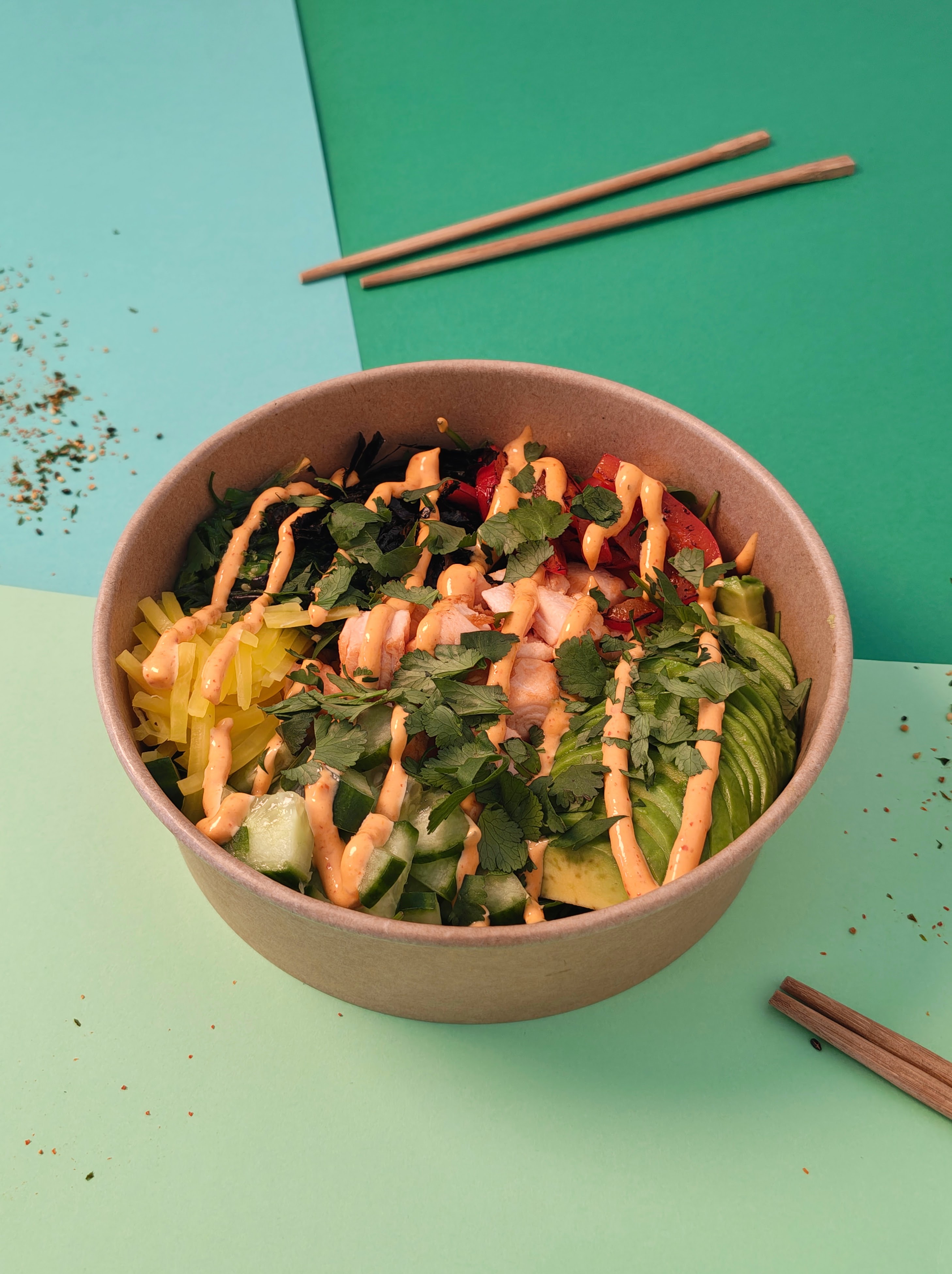 Low Carb Bowl – Lachsfiletstücke, in geklärter Butter gebraten